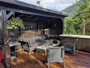 Guest house in Sogndal overlooking fjords and mountains - Image 5