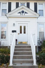 A Wonderful White Street Welcome! - Image 3