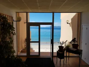 EXCEPTIONAL LOCATION RIGHT BY THE WATER - Image 4