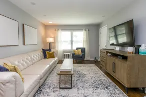 Greenbriar Rd. Top Of the court-Spacious 2 bedroom - Image 4