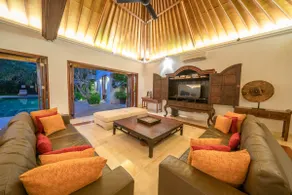 Villa Rubina - Luxury Pool Villa in Batu Belig Next to the Beach! - Image 4