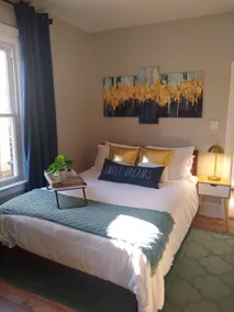 *Popular Studio 1 blk 3rd st* Near Chicago train* - Image 5