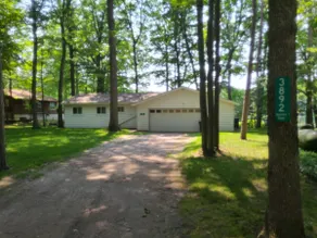 Quiet freshly renovated two bedroom lake house - Image 4