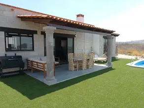 Country house with a beautiful view, swimming pool and horses - Image 3
