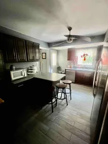 Huge home w/fenced in back yard. - Image 3