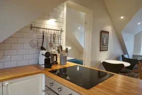 Loft apartment with sea view in centre - Image 3