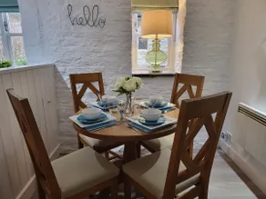 Host & Stay - Gwenelin Cottage - Image 3