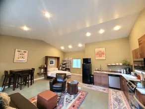 Serene Modern Studio; Centrally Located in Eugene - Image 2
