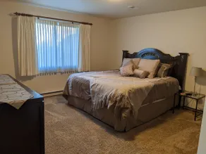 Comfortable 2 bedroom condo with attached garage - Image 2
