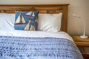 Saltair Cabin-Waterfront getaway with beach access - Image 5