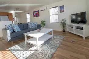 Newly-Remodeled 2 bed home 5 minutes from Antelope - Image 2