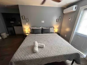 The Travelers' Getaway Place - Guest Suite - Image 2