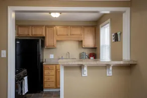 Parkside 1BR: Spacious, Quiet, Covered Parking - Image 2