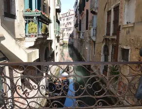 Downtown Venice apartment with terrace - Image 2