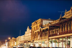 Large Studio Apartment with spa: Central Ballarat - Image 2
