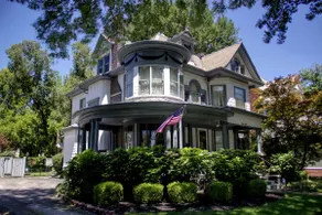 *Award Winning-Victorian Home(Large outdoor space) - Image 2