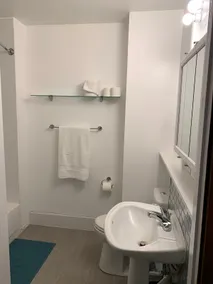 Spacious One Bedroom Apartment on Hugo Main Street - Image 3