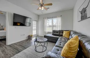 PrimRose steps to Pool, Gym Nr. NAS JX, Dtwn, I295 - Image 2