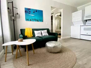 *KING BED* Private Cottage in the heart of WPB - Image 4