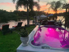 Riverfront Suite Jacuzzi tub, Swim Spa & Fire Pit - Image 3