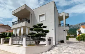 Olive Tree apartment with jacuzzi - Image 5