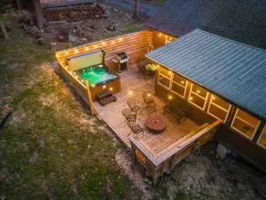 Cozy Bear-Themed Mountain Cabin in Harpers Ferry with Relaxing Jacuzzi Hot Tub - Image 2