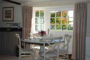 Cosy Wiltshire cottage with views - Image 2