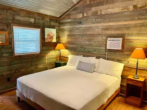 Little Oaks Lodging- Ranch Room 1 - Image 5