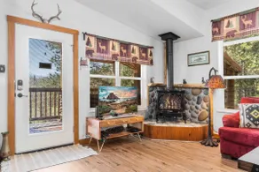 Mountain Gem Cabin ★ Hot Tub ★ Leavenworth - Image 3