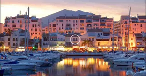 Første linje Puerto Banus Marina med panoramaudsigt over havet og lystbåde. - Image 3