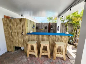 Sunshine Escape! 2/2 with pool & 10,000lb lift - Image 4