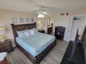 Bobby's oceanfront   2 king suites and bunk beds condo - Image 3
