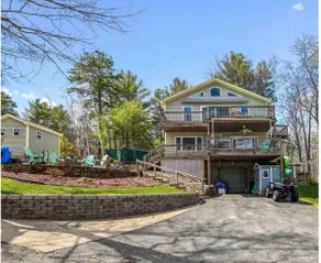 Spacious lakefront property, sleeps 13 - Image 2