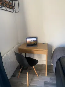 Spacious Studio Style with Wifi & Parking - Image 4