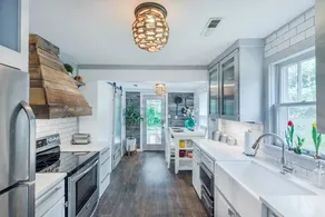 Benton House | Cozy Farmhouse |Convenient Location - Image 3