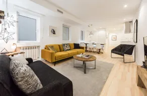REINA SOFIA GREAT LOCATION, AIR, 3 BEDROOMS 2 BATHROOMS - Image 3