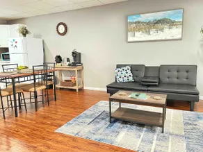 Modern apt. Free parking, Steps to downtown. - Image 2