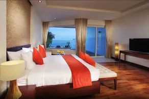 The CLIFF Beach Apartment with terrace & hot tub ! - Image 3