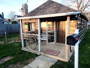 Wolf's Cabin Near Historic Downtown Noblesville - Image 4