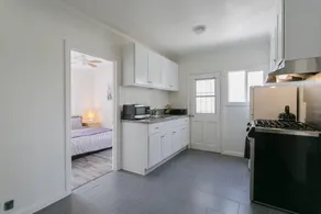 Entire Place, Parking, Train, Laundry, DTV - Image 2