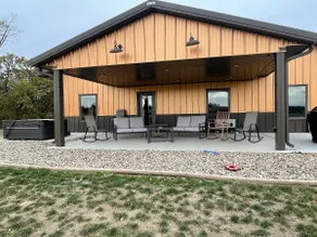 Peaceful Farmhouse with hot tub - Image 2