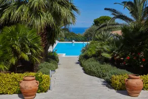 Villa House Blue Pool. Paradise mellem himmel og hav - Image 5