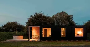 Stylish country lodge with wood fire hot tub - Image 2