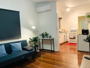 u4, Lovely, cosy one bedroom unit in West End - Image 3