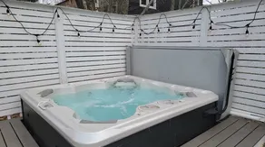 4 Bedrooms Historic Home w. Hot Tub in Downtown - Image 5