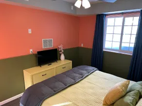 Cool River Retreat (near downtown/full kitchen) - Image 4