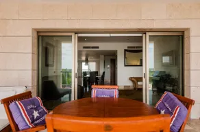 PH with direct beach access and luxury amenities - Image 5