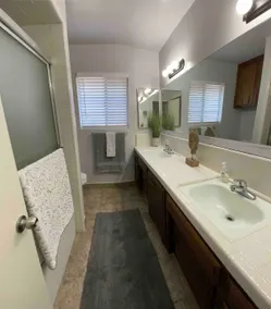 Relaxing 3 bedroom home with garage parking - Image 4