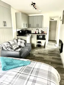The Pitstop - Entire guest suite by the seaside. - Image 3