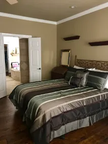 Gorgeous Home In Upscale Neighborhood - Room For The Whole Family 4 bedrooms! - Image 5